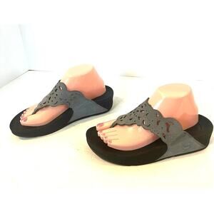 FitFlop Flora Blue‎ Laser Cut Leather Slip On Open Toe Casual Thong Sandals Sz 8